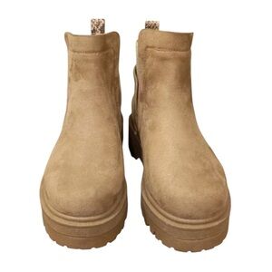 Qupid Chunky Sole Chelsea Boots | Size 36 (US 5.5)